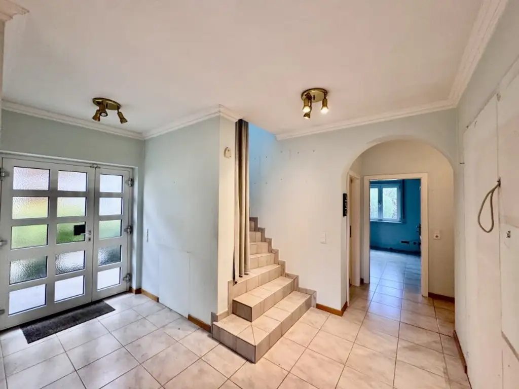 IHR NEUES ZUHAUSE - GROßZÜGIGES EINFAMILIENHAUS MIT SWIMMINGPOOL IN FLORIDSDORF
