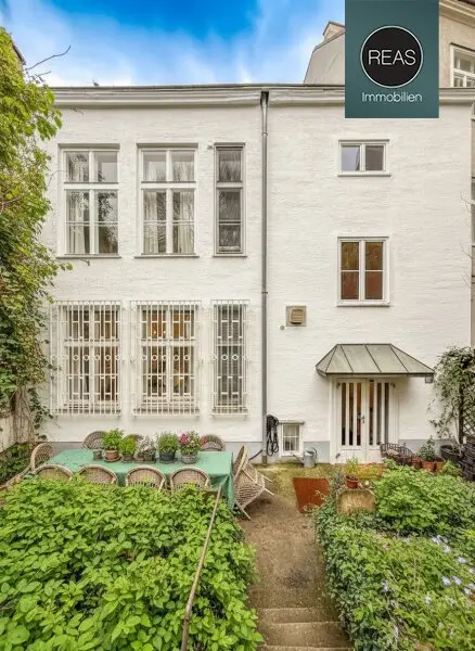 Provisionsfrei: Traumhaftes Stadthaus mit Garten in Gersthofer Bestlage!