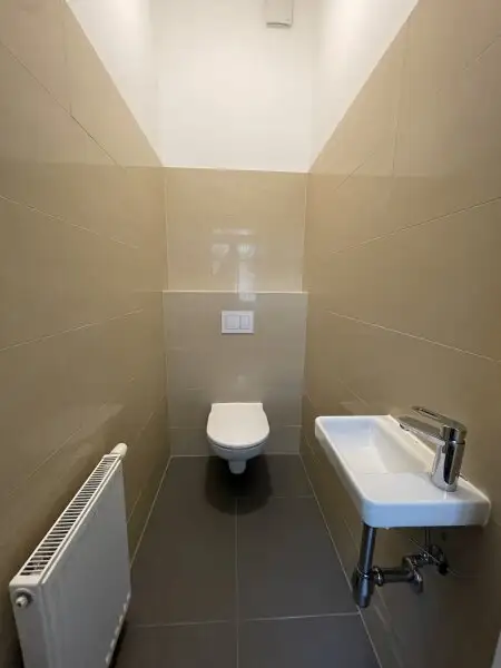 Große 1-Zimmer-Wohnung mit 58 m2, 1. Stock mit Lift! Zentrale Lage!