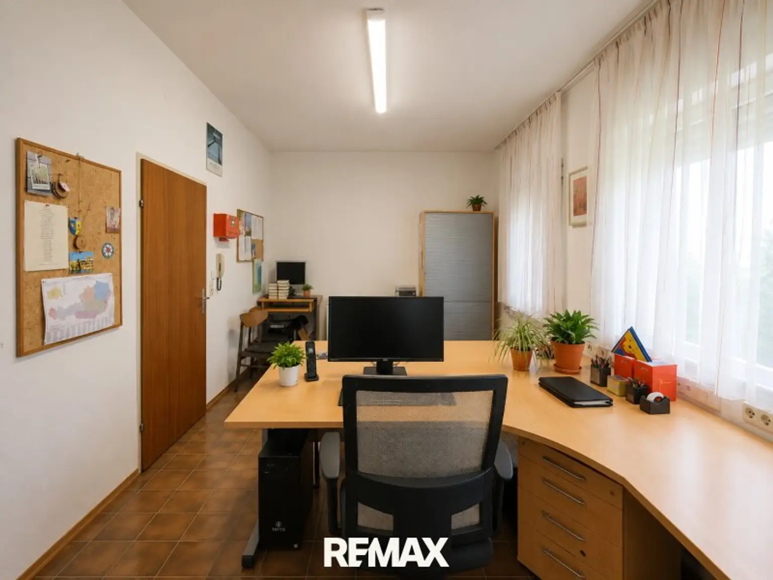 Büro/Kinderzimmer Erdgeschoß