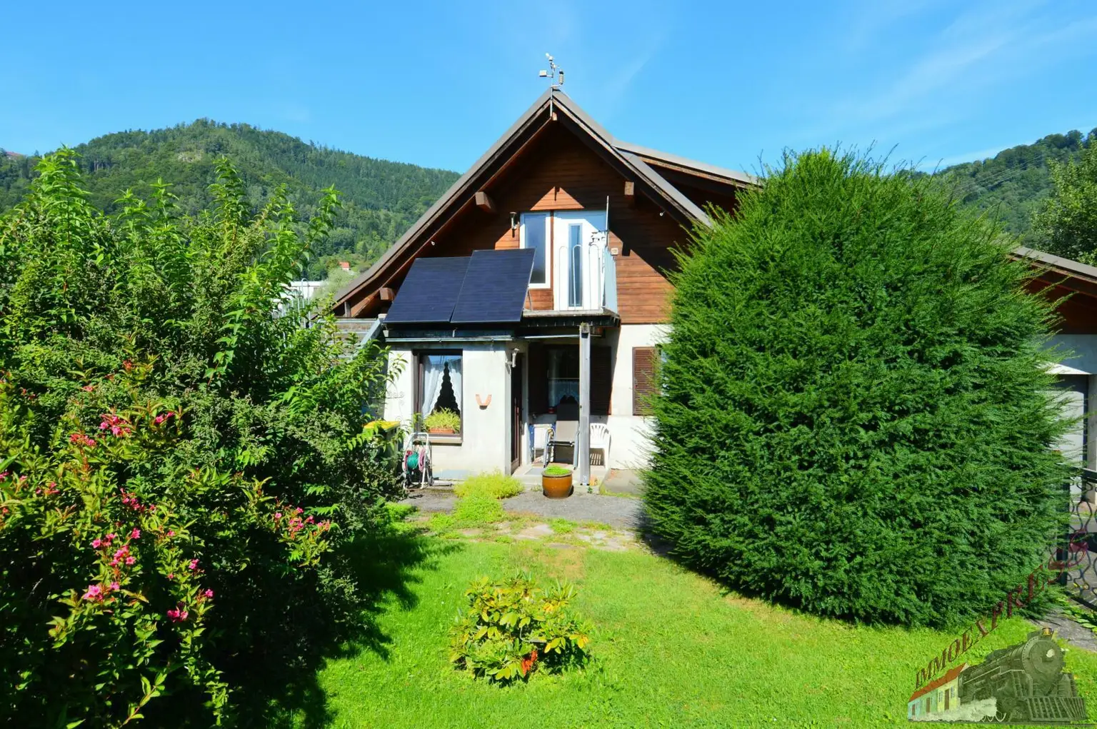 Ein-/ Zweifamilienhaus mit viel Potential - 3 Garagen - 1.368 m² - getrennte Eingänge