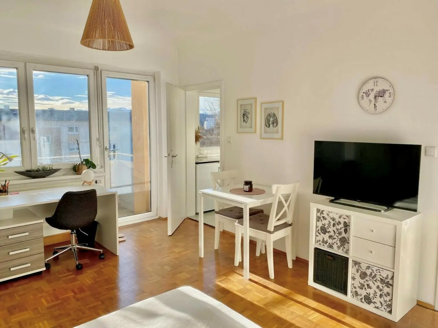 Aktuelle Möblierung der Mieterin - Ablöse möglich