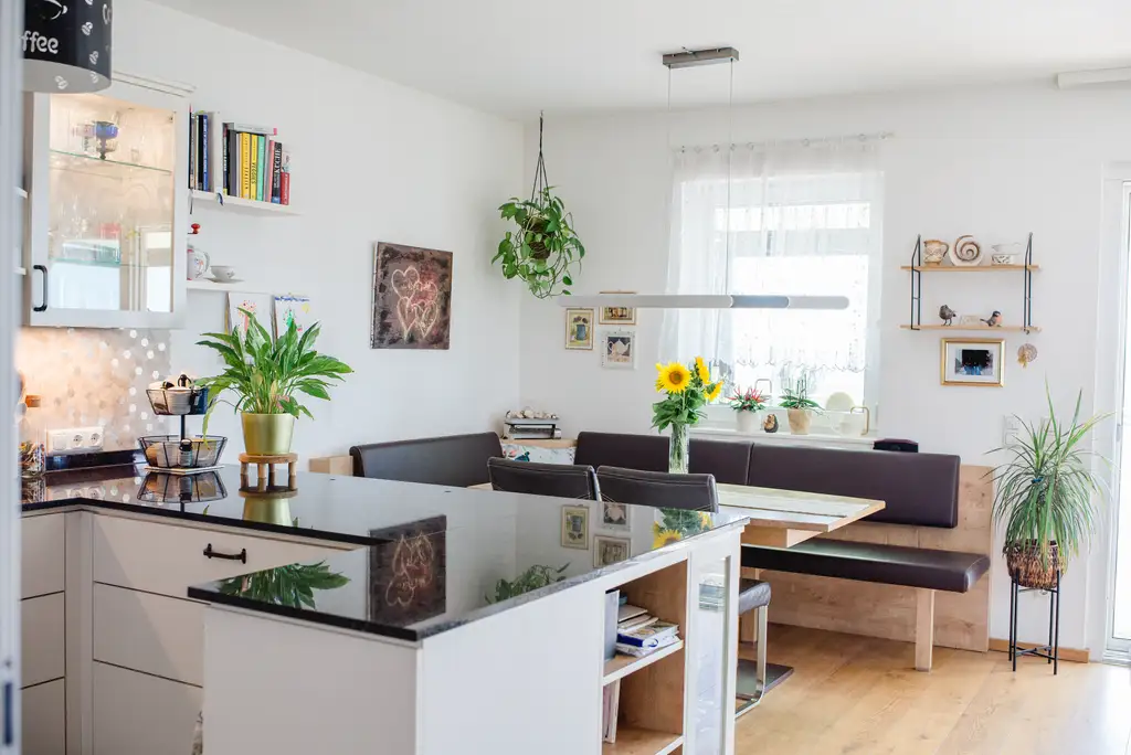 HOCHWERTIGE 5 ZIMMERWOHNUNG MIT BALKON IN TOLLER AUSSICHTSLAGE