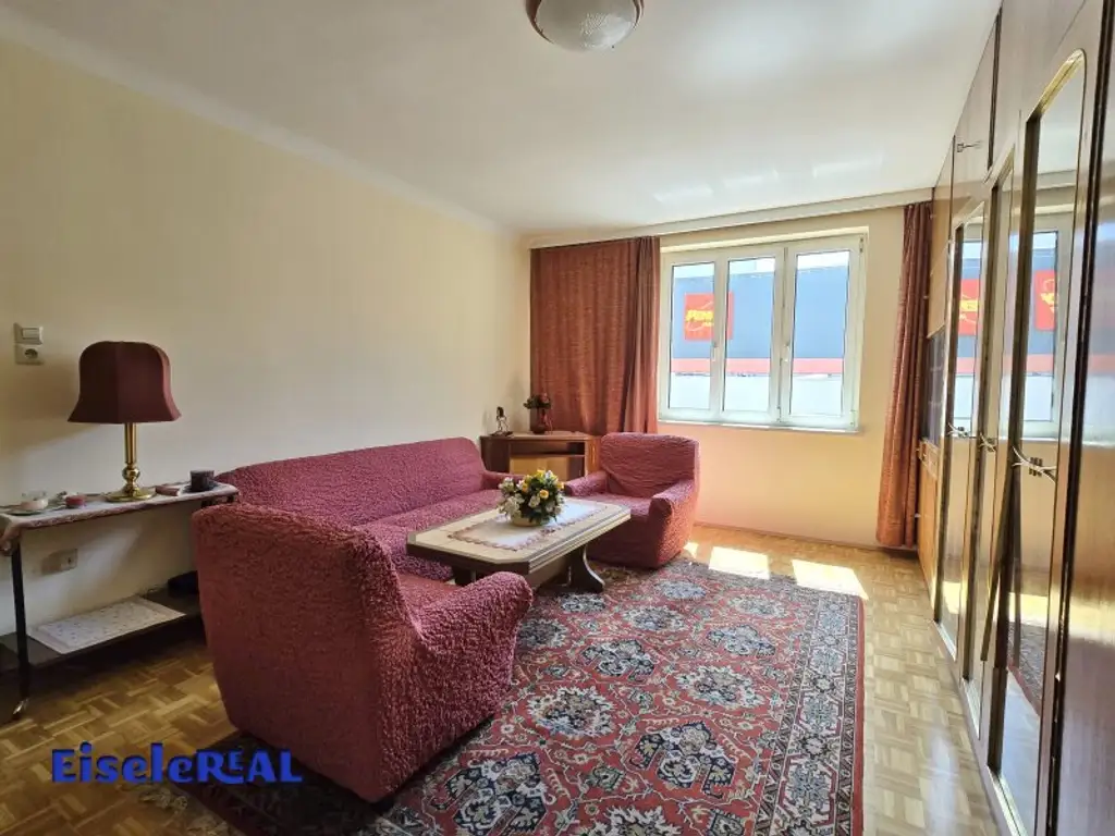 Tolle 1 Zimmer  Wohnung– extra Küche - sanierungsbedürftig