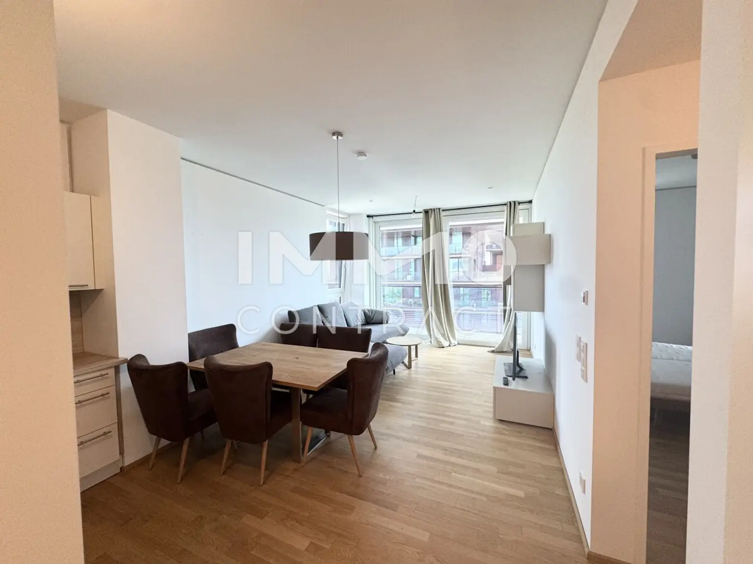 Möblierte 2 Zimmer Wohnung im TrIIIple Turm 1 - Pool am Dach - U3 Station um die Ecke!