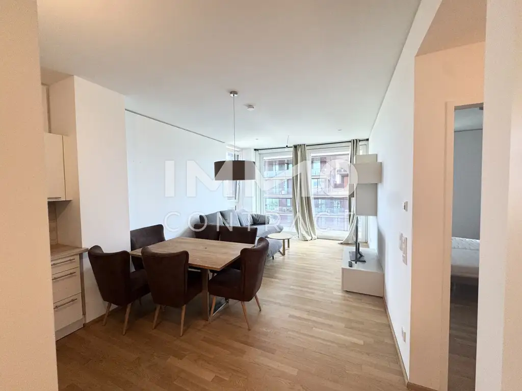 Möblierte 2 Zimmer Wohnung im TrIIIple Turm 1 - Pool am Dach - U3 Station um die Ecke!