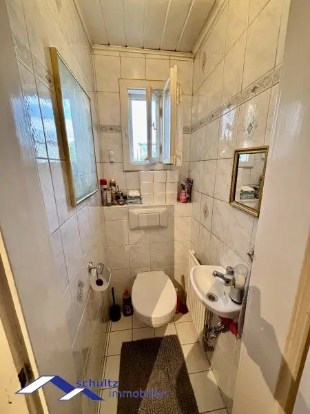 Schönes Einfamilienhaus mit Pool! Besonderes Angebot!