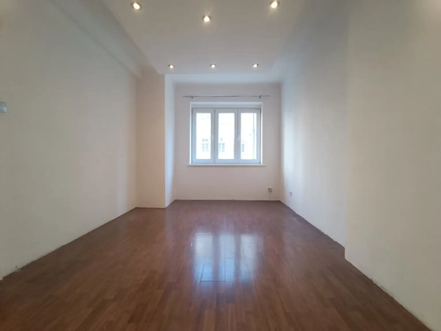 Paket für Sanierer! 3 Wohnungen + Lagerfläche zum Schnäppchenpreis - U3 Ottakring in 10 Minuten fußläufig erreichbar! Richtwertmietzins!