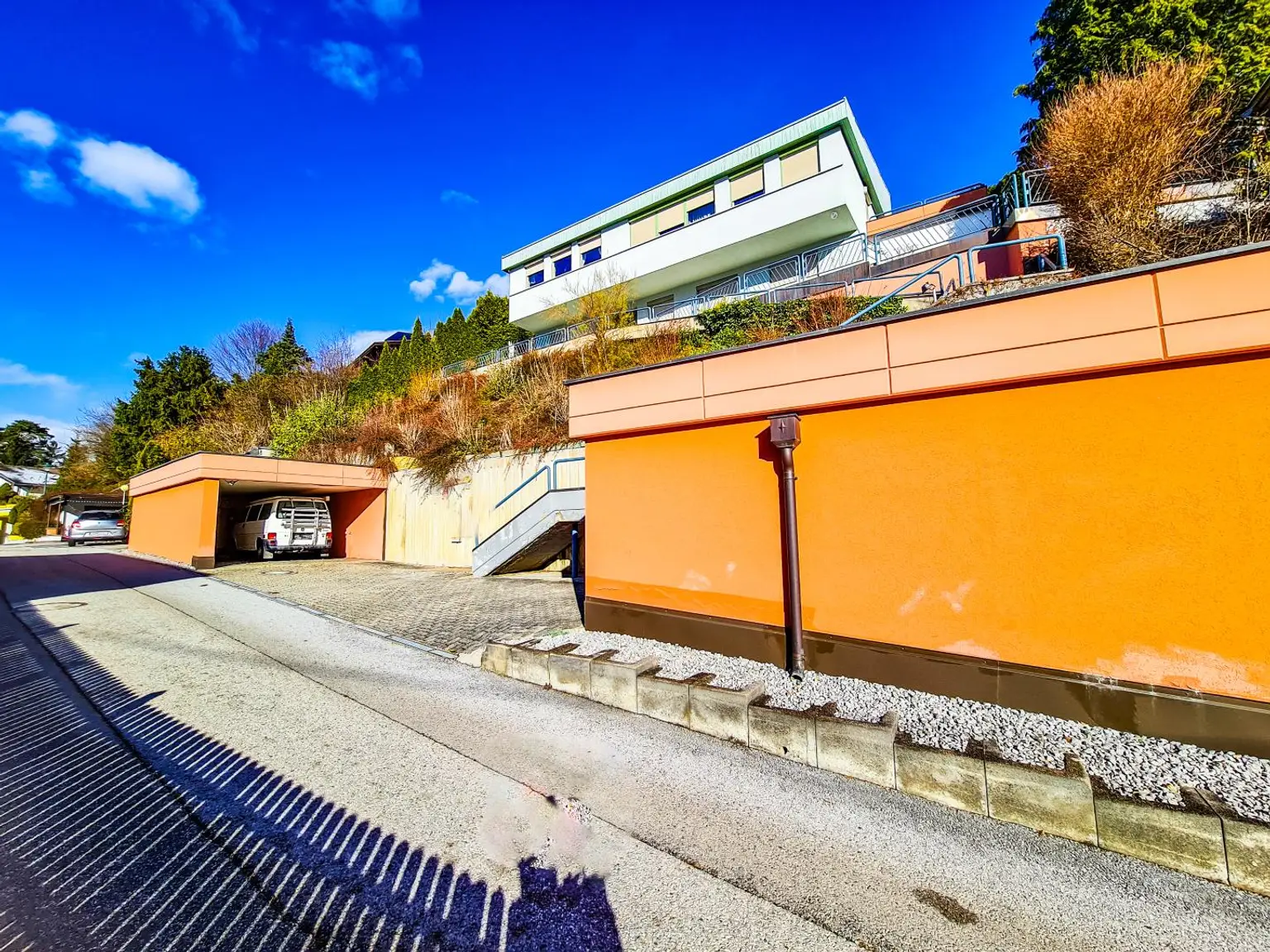 Doppelhaus mit 2 Wohneinheiten