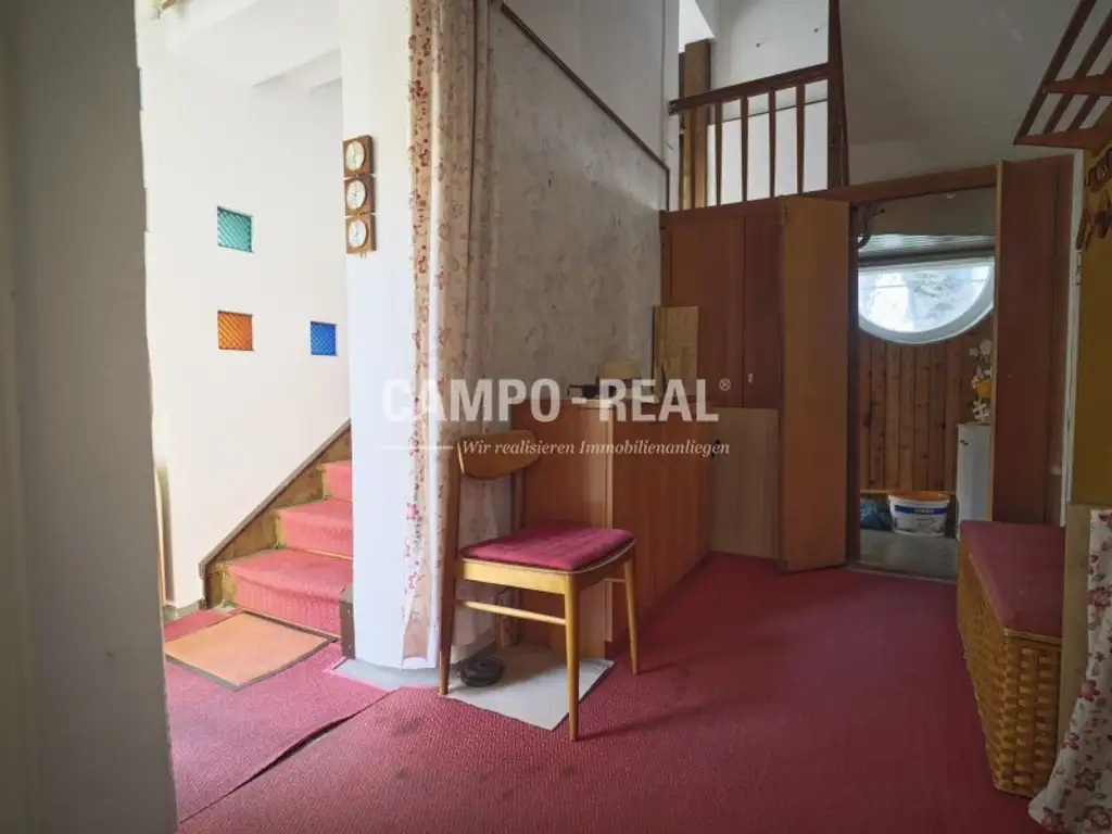 CAMPO REAL: Charmantes Stadthaus – Ihr Renovierungsprojekt mit Potential!