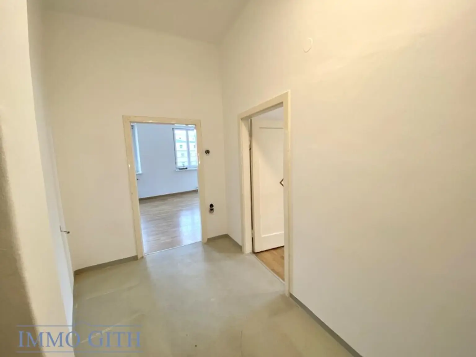 SEHR HELLE, NEU AUSGEMALTE 72m² GROSSE 3-ZIMMER-WOHNUNG MIT LIFT NAHE ZENTRUM UND HAUPTBAHNHOF ZU KAUFEN!