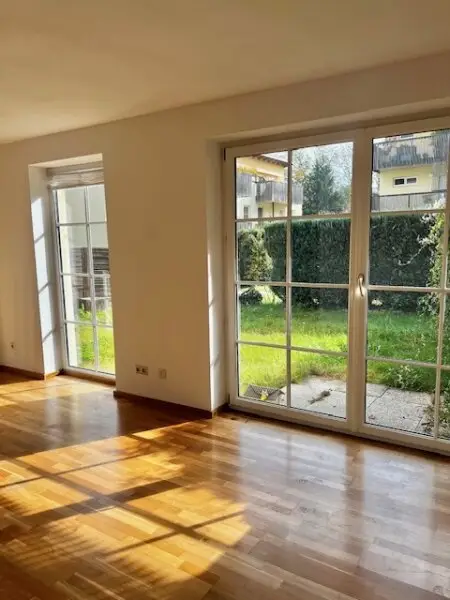 Ruhige barrierefreie 2-Zimmer-Wohnung mit Garten und Parkplatz – Ihr neues Zuhause !