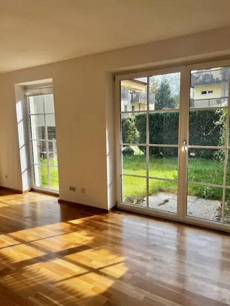 Ruhige barrierefreie 2-Zimmer-Wohnung mit Garten und Parkplatz – Ihr neues Zuhause !
