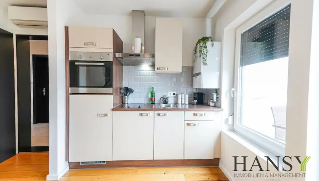 Charmantes vollmöbliertes Dachgeschoss-Studio mit Lift, Terrasse und Weitblick!