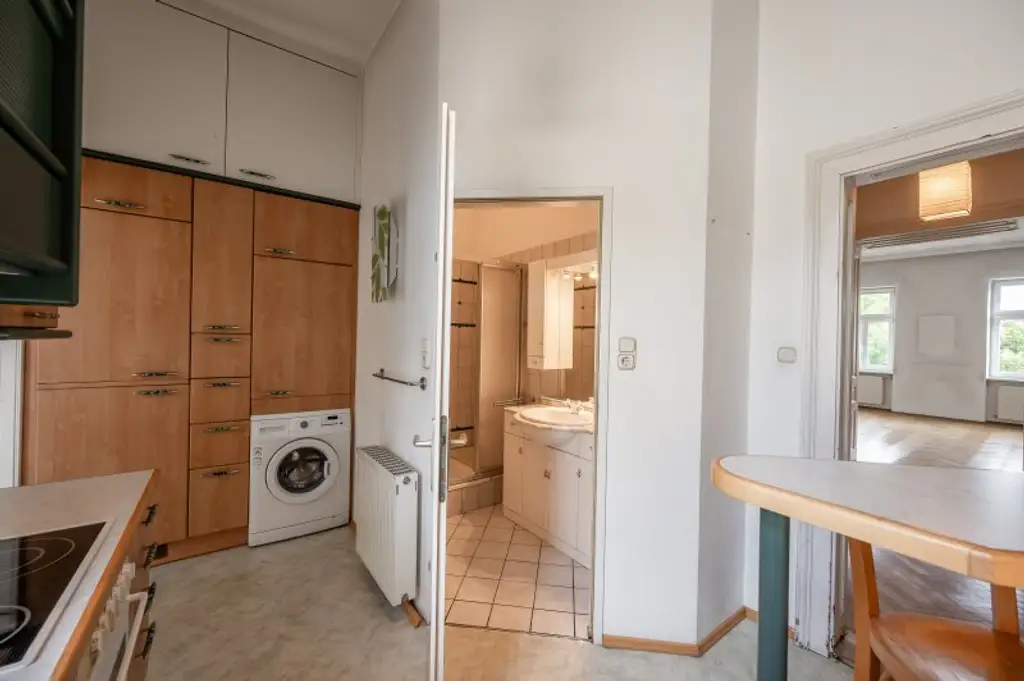 ***NEU*** Gepflegte 3 Zimmer Wohnung in repräsentativem Stilaltbau! in TOP-Lage!!