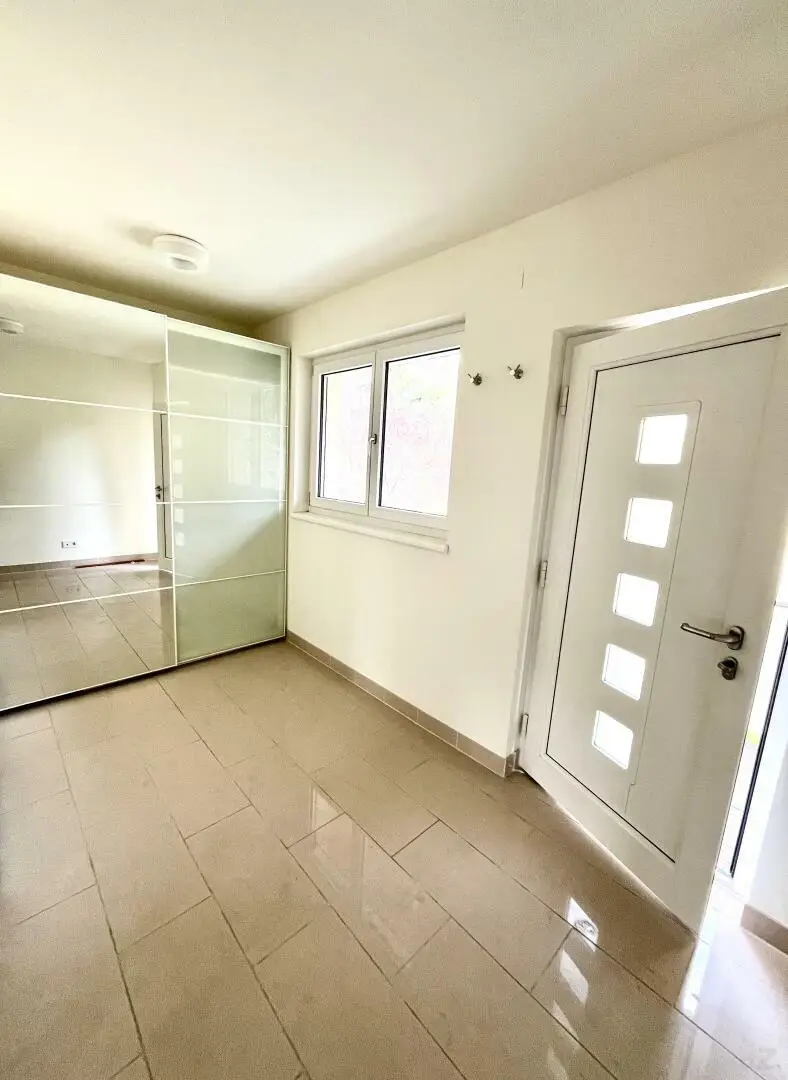 Maisonette: 1.OG und Dachgeschoss mit uneinsichtiger Dachterrasse, Parkplatz, top Ausstattung, Andritz