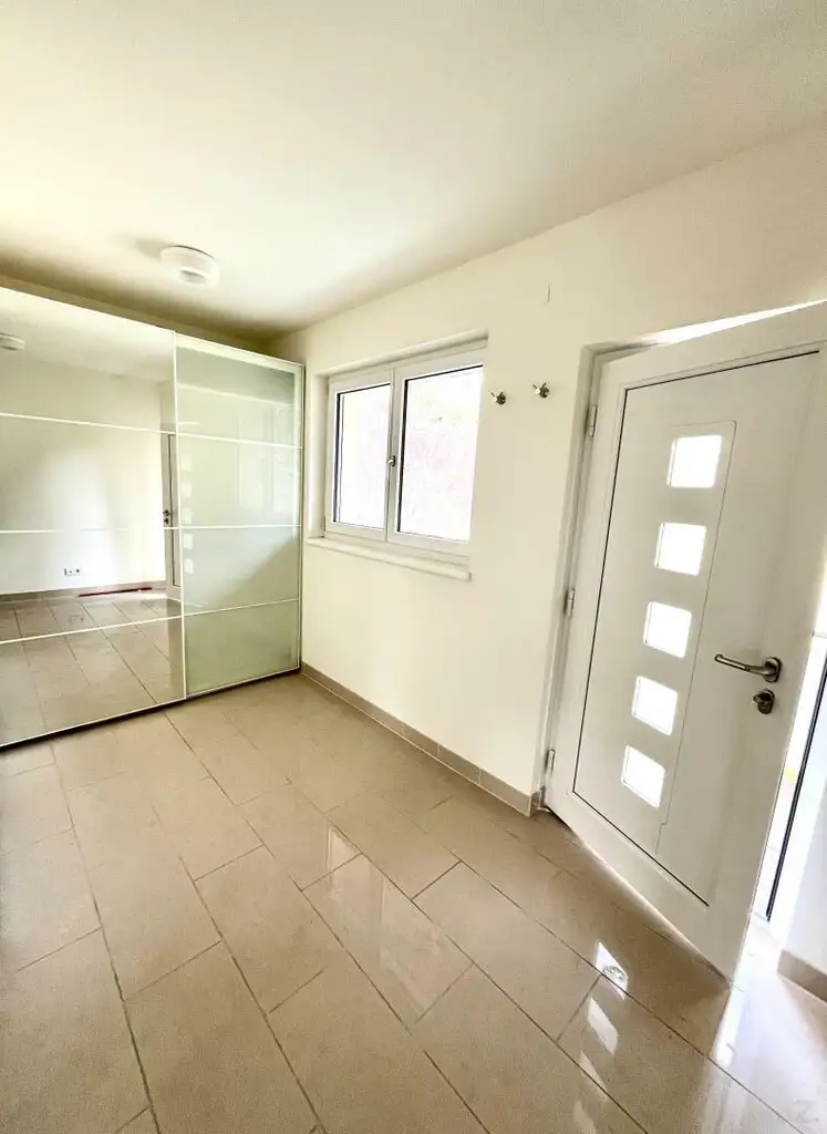 Maisonette: 1.OG und Dachgeschoss mit uneinsichtiger Dachterrasse, Parkplatz, top Ausstattung, Andritz