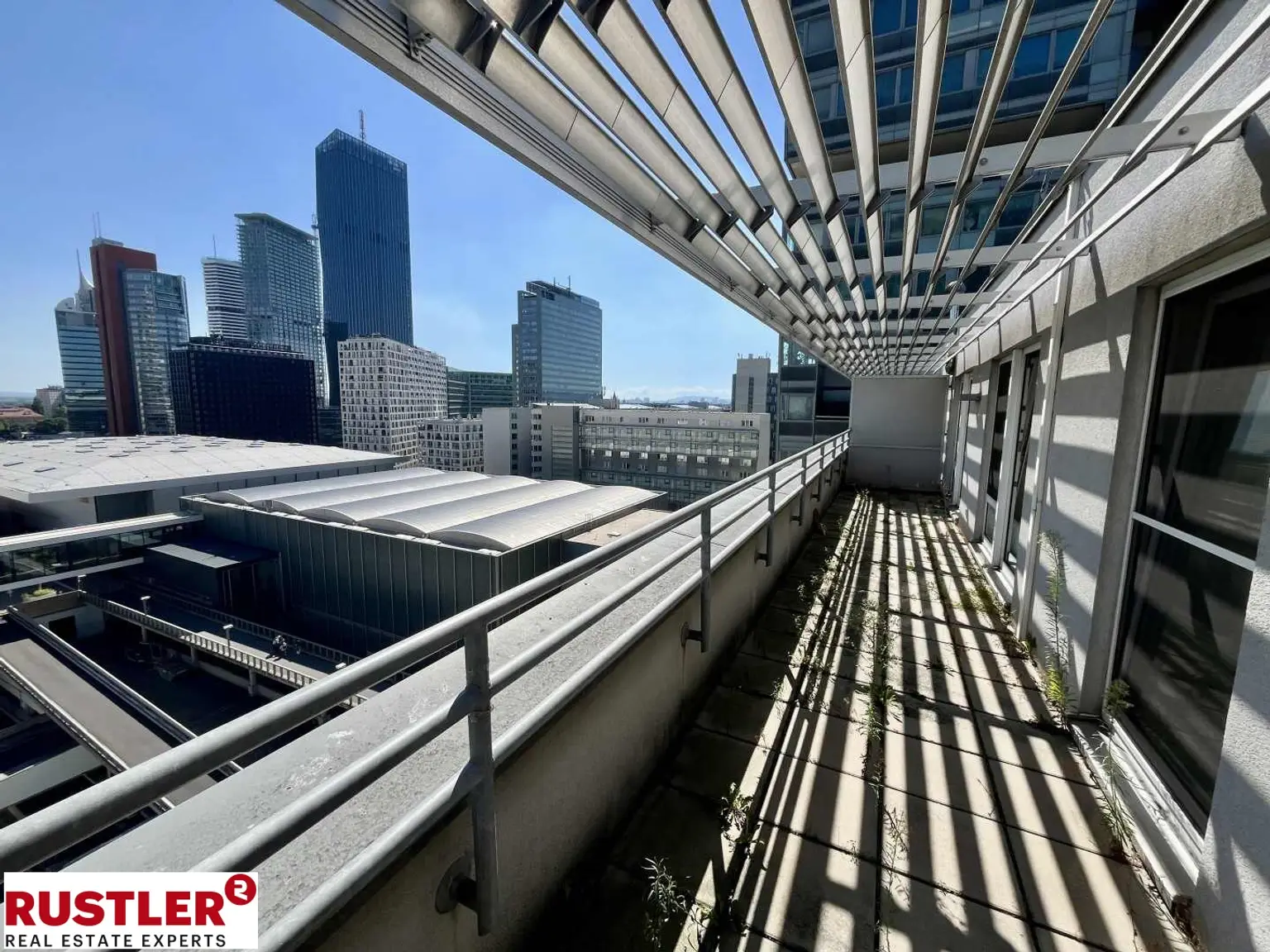 Möblierte Terrassenwohnung im 9. Stock des Mischek Towers - zu vermieten