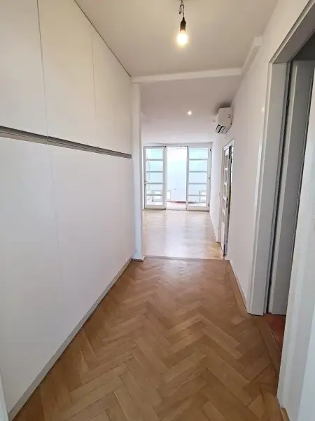ZELINKAGASSE, DACHGESCHOSS, klimatisierte 157 m2 Maisonette mit 18 m2 Terrasse, 4 Zimmer, Küche, Wintergarten, 2 Bäder, Börse-Nähe