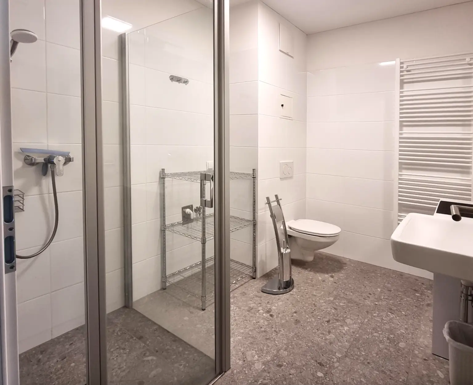 Stylisch wohnen in der Nähe von Don Bosco – 2 Zimmer & XL-Balkon