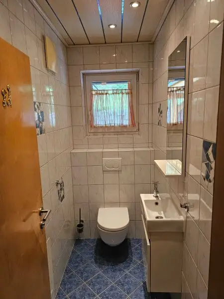 Neuwertiges  Familien Wohnhaus in Feldkirchen / St. Urban : 5 Zimmer, Garten, Balkone, tolle Ausstattung! mit  1 HA LW  Wiese für Tierhaltung