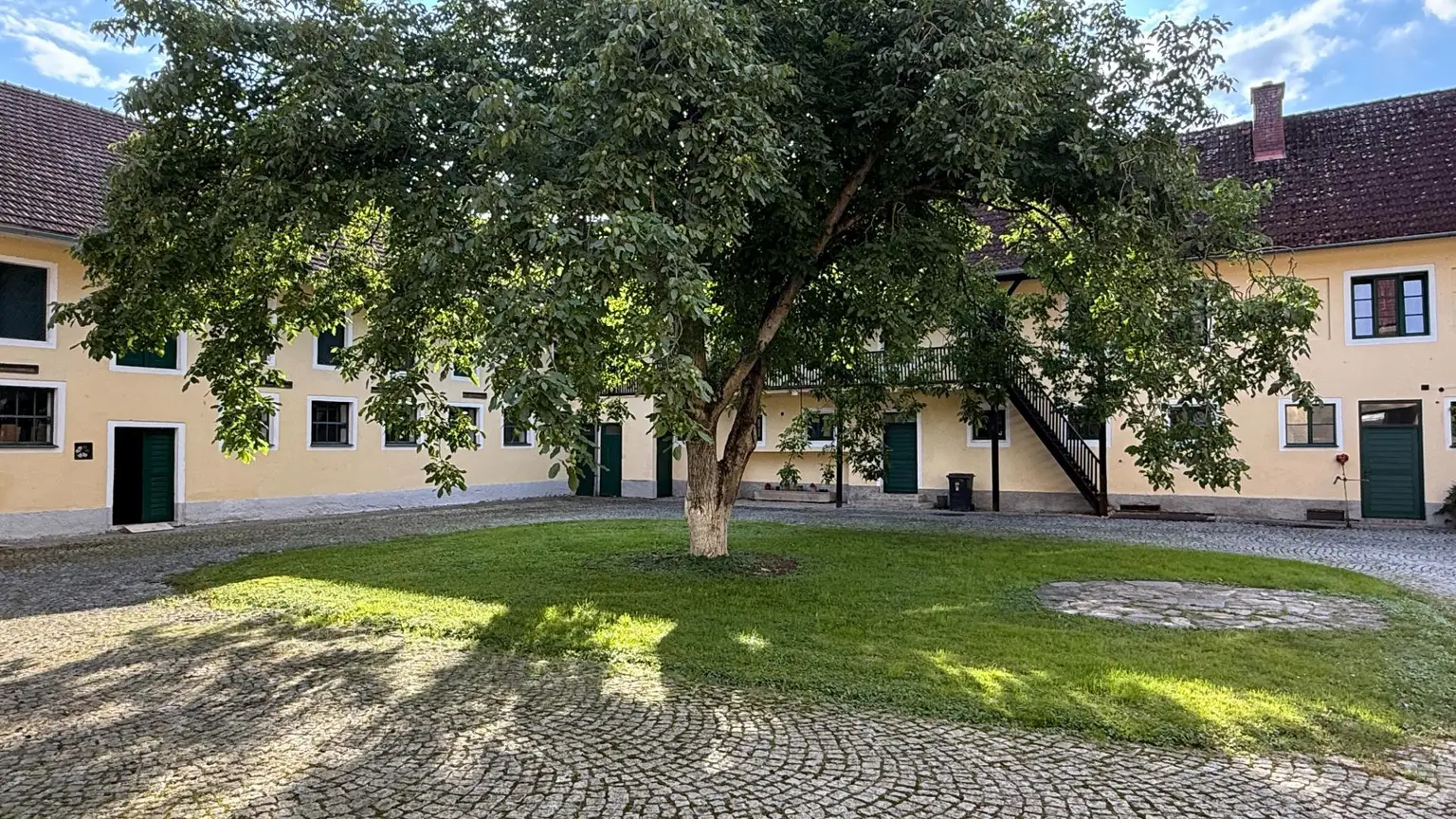 Großzügige Garconniere mit Küche in ruhiger Lage