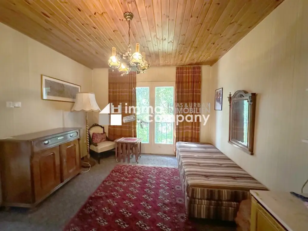 Renovierungsbedürftiges Landhaus mit Pool , Grundfläche 1.594 m² Renovierung und Schönheitsreparaturen sind erforderlich, dennoch sofort beziehbar!