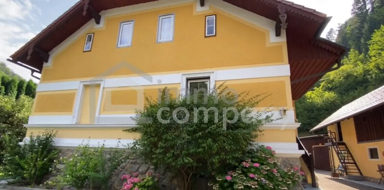 Elegantes Landhaus mit privatem Waldstück