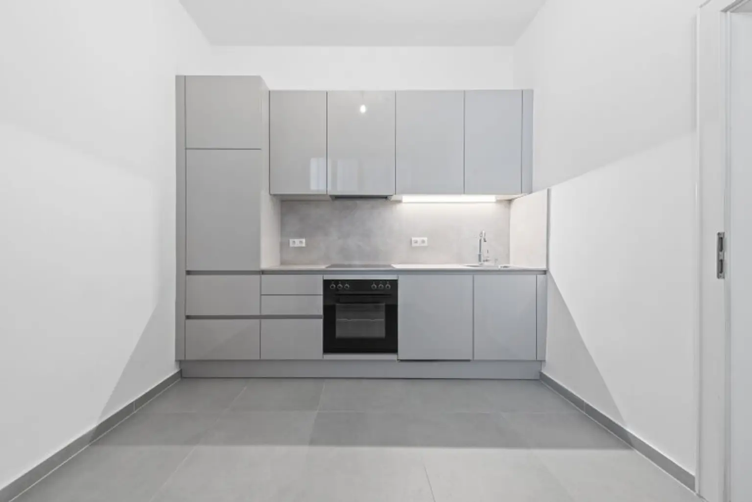 U4 PILGRAMGASSE: exklusiv generalsanierte 3-Zimmer Altbauwohnung mit hofseitigem Schlafzimmer