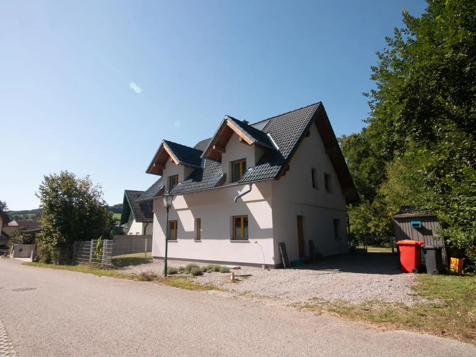 Schönes Holzhaus in absolut ruhiger Waldrandlage