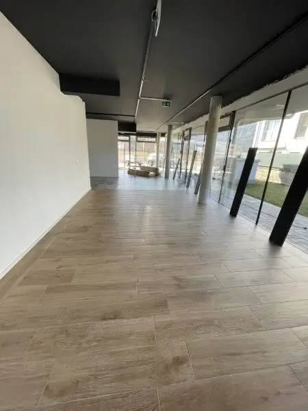 "GRÖDIG - Kleines modernes CAFE/BISTRO sucht neuen Pächter"