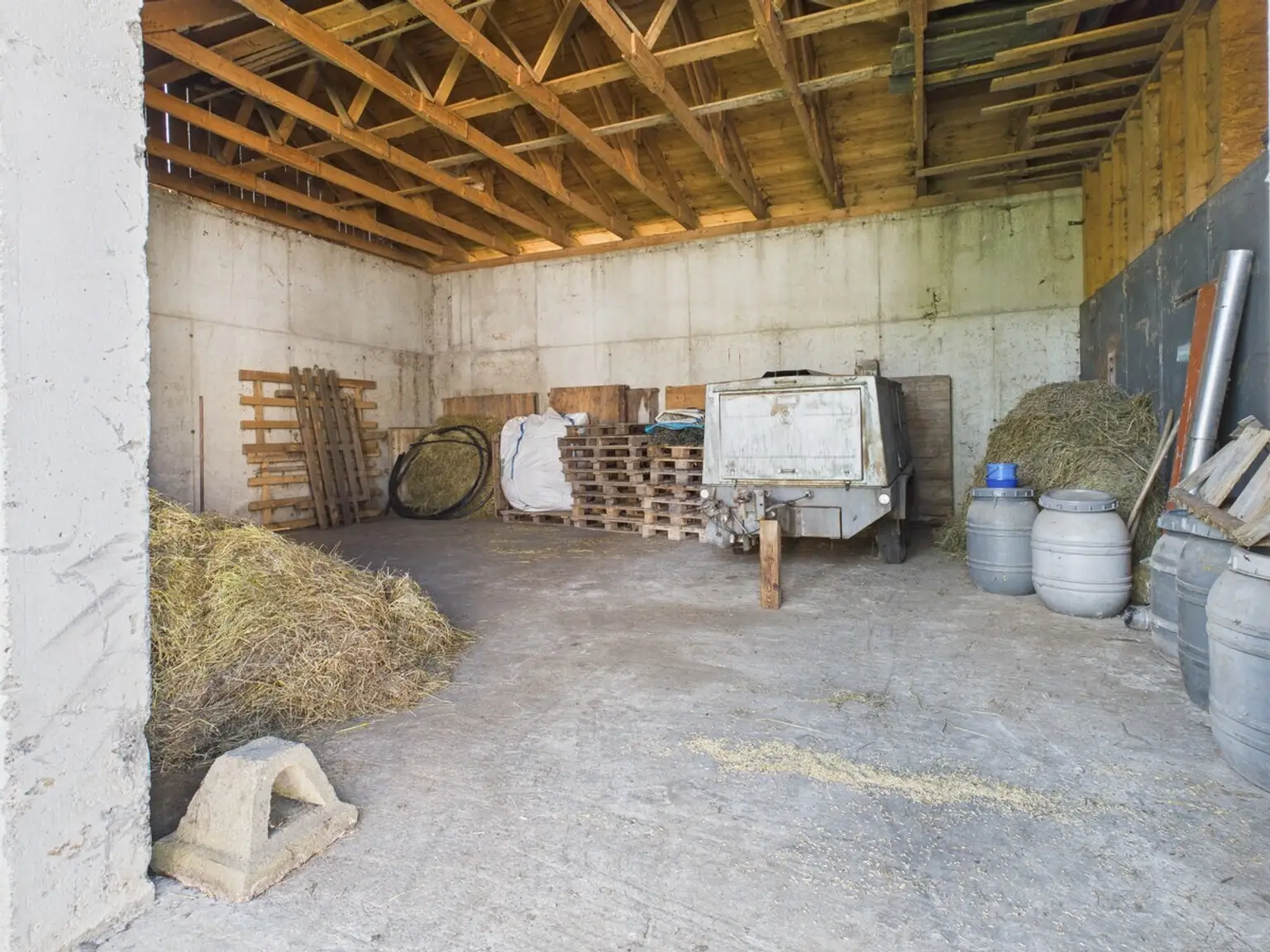 Energieautarkes Leben im Rosental – Bauland, Wohnhaus, Nebengebäude, Hackschnitzelheizung, Fernwärme