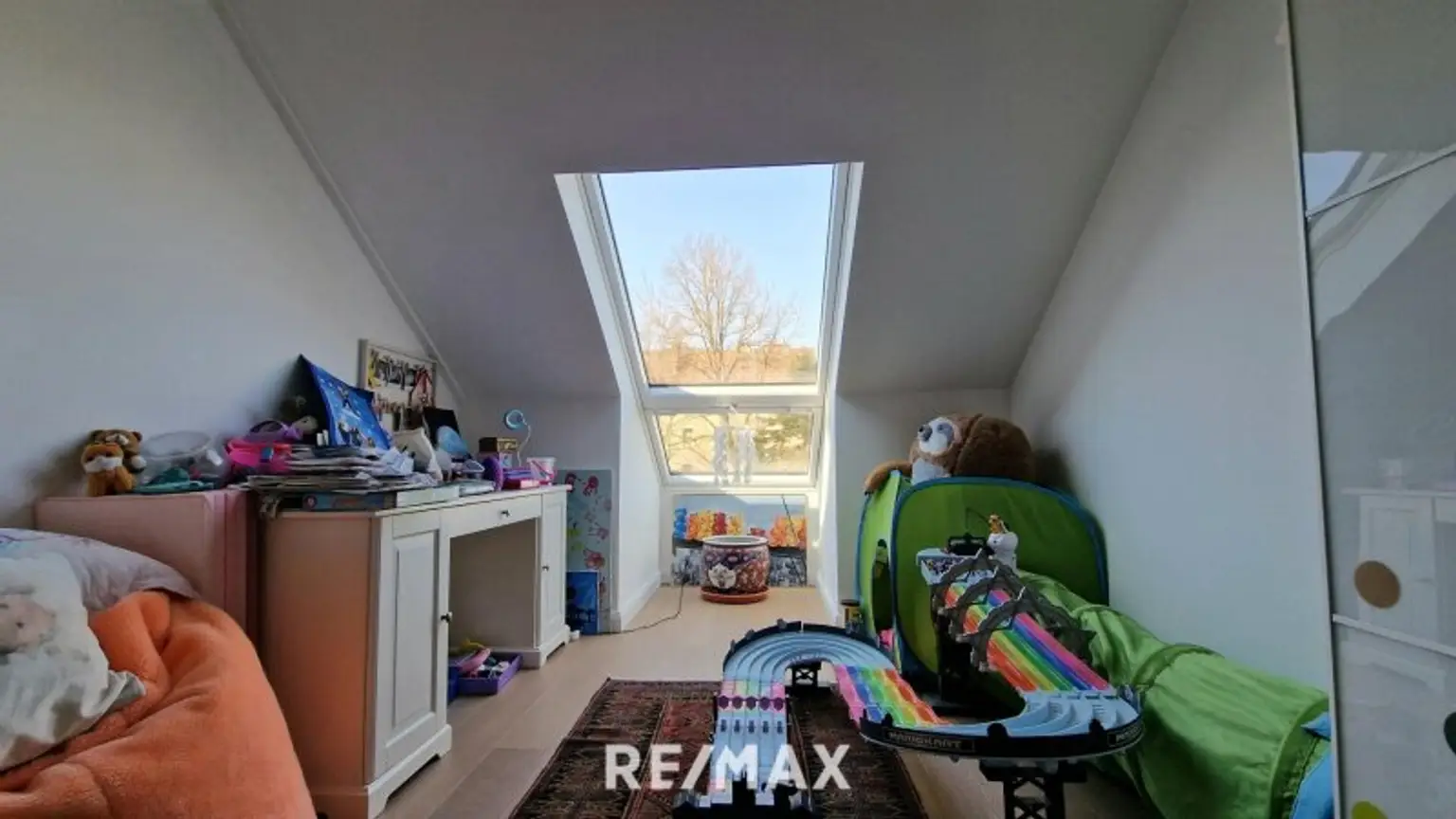 Kinderzimmer mit Velux Dachbalkon