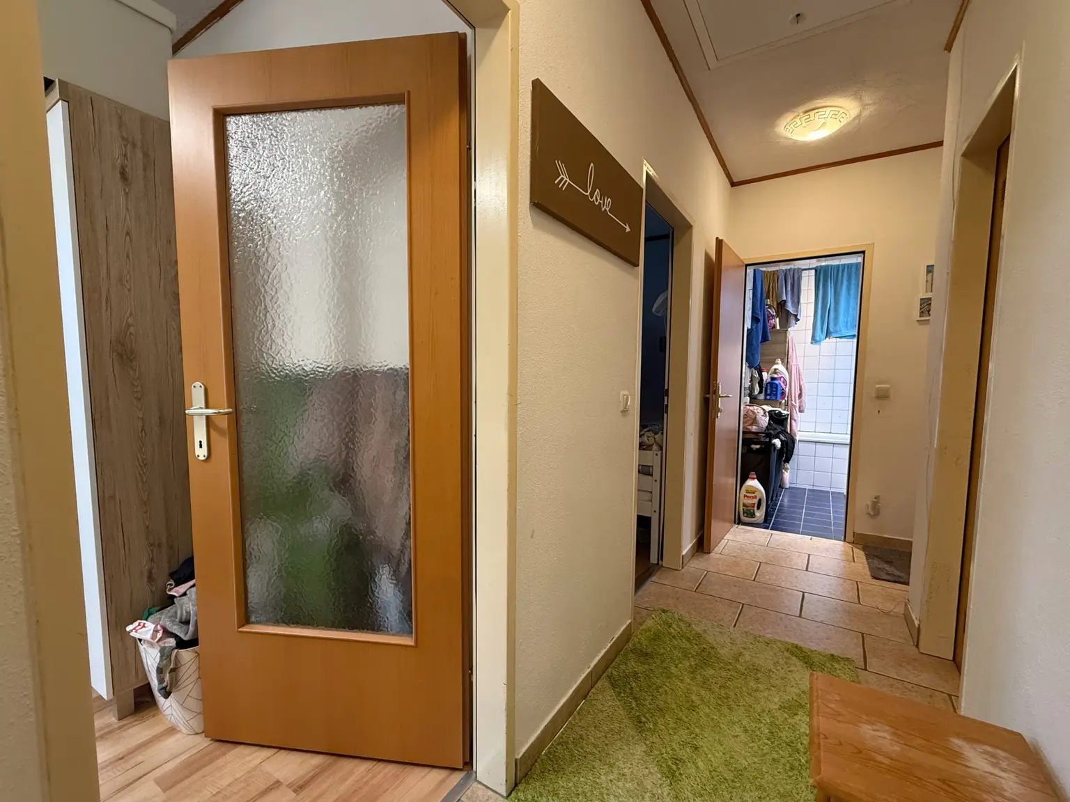 Gang zu Schlafzimmer, Abstellraum, Bad