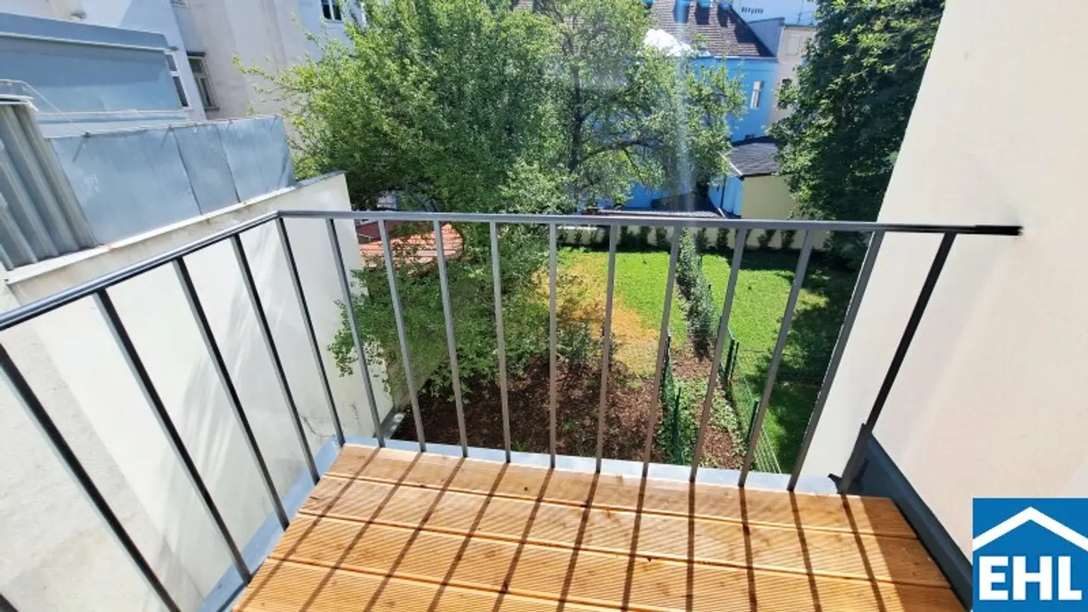 Erstbezug mit Balkon und Garten!