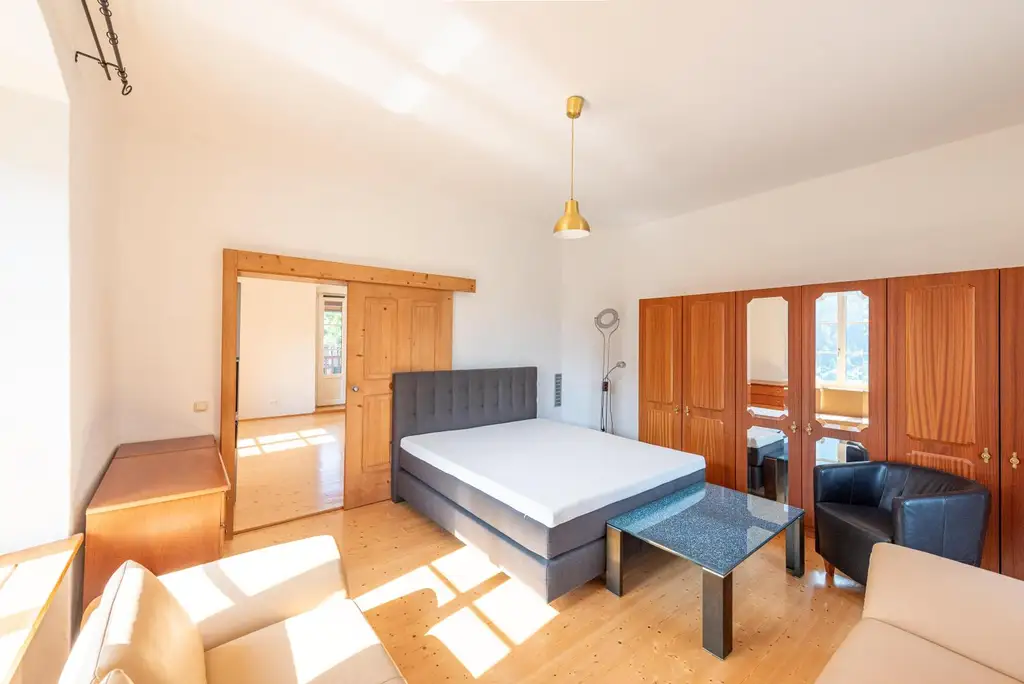 Zwei besondere Wohnungen in historischem Gebäude - 178 m² und 49 m² im Zentrum von Scharnstein mit schönem Ausblick und Garage!