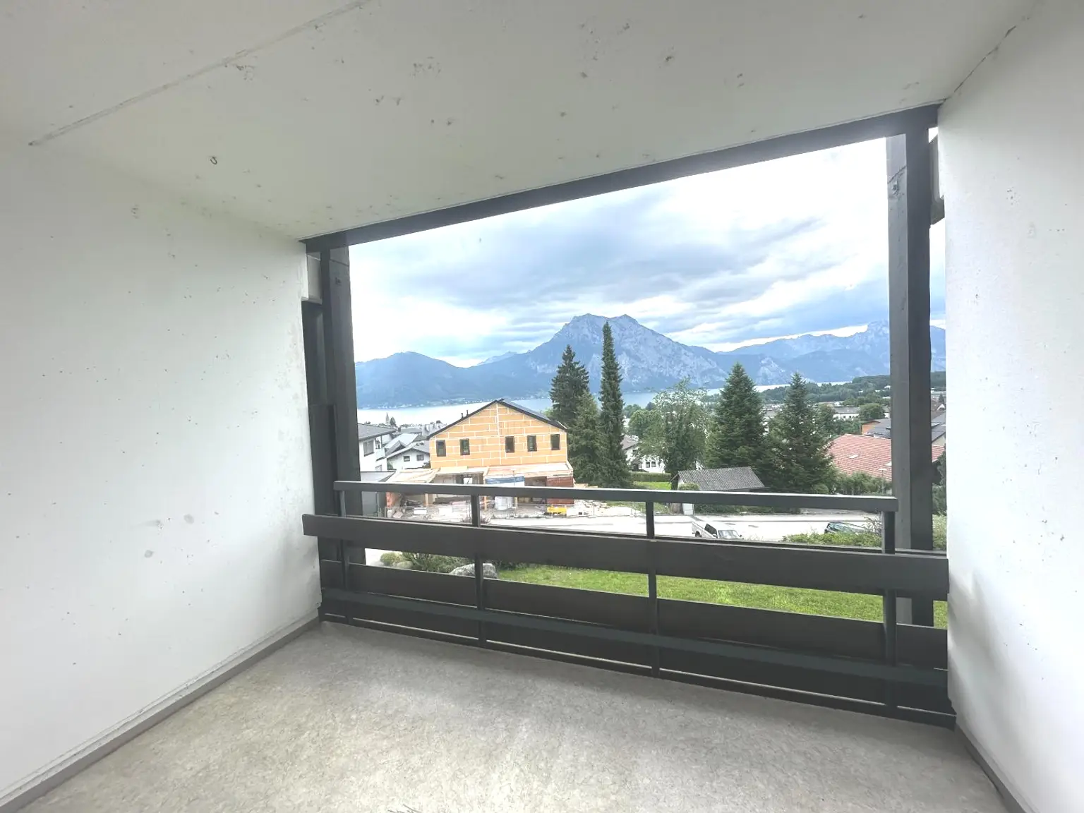 2-Zimmer Mietwohnung mit wunderbarem See-  und Traunsteinblick