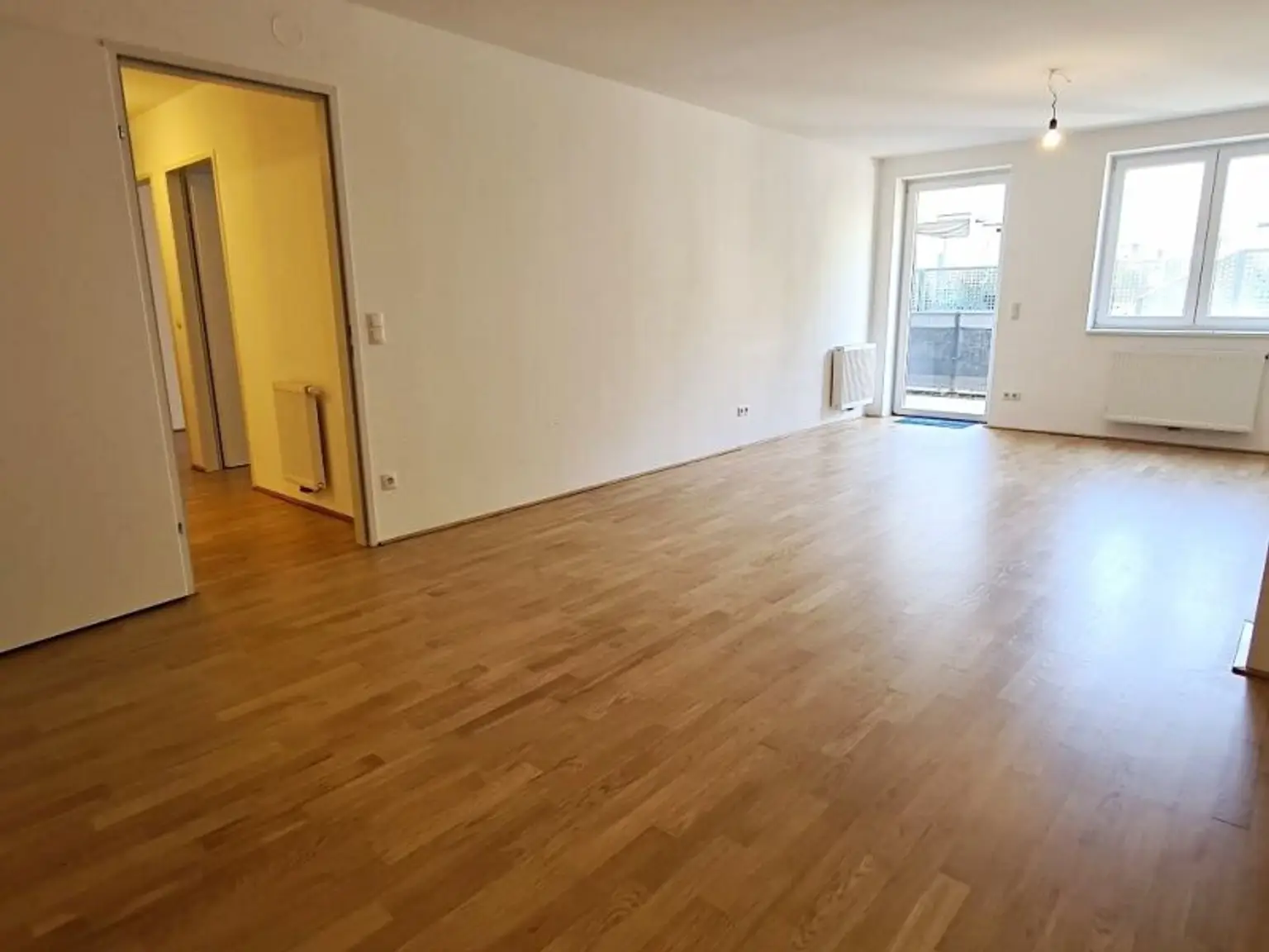 EIGENGARTEN, LORYSTRASSE, 75 m2 Neubau mit 23 m2 Garten, 2 Zimmer, Wohnküche, Wannenbad, Parketten, 1. Liftstock