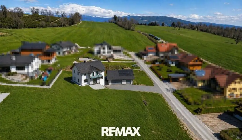 Modernes Niedrigenergie-Einfamilienhaus mit Garten und sonniger Terrasse – ideal für Familien!