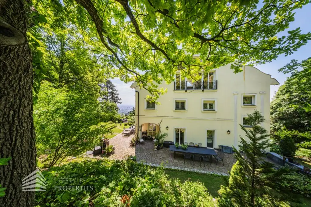 Luxuriöse Parkvilla mit einzigartigem Fernblick am Kahlenberg