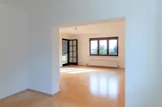 Blick vom Essbereich zum Wohnbereich