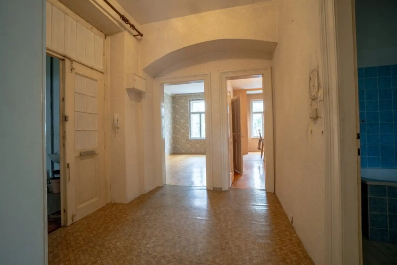 Sanierungsbedürftige 2-Zimmer-Wohnung in Saggen mit Entwicklungspotenzial