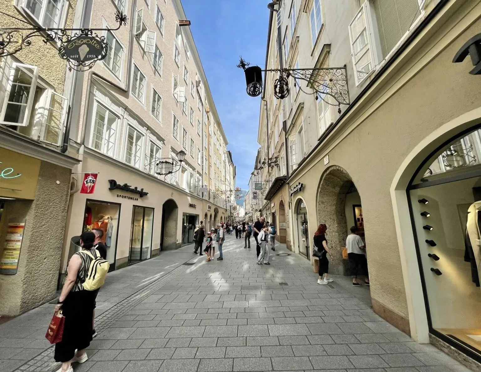 Hochattraktives Zinshaus beim Festspielbezirk in Salzburg: 1384 m² Wohn- und Geschäftshaus als erstklassige Kapitalanlage!