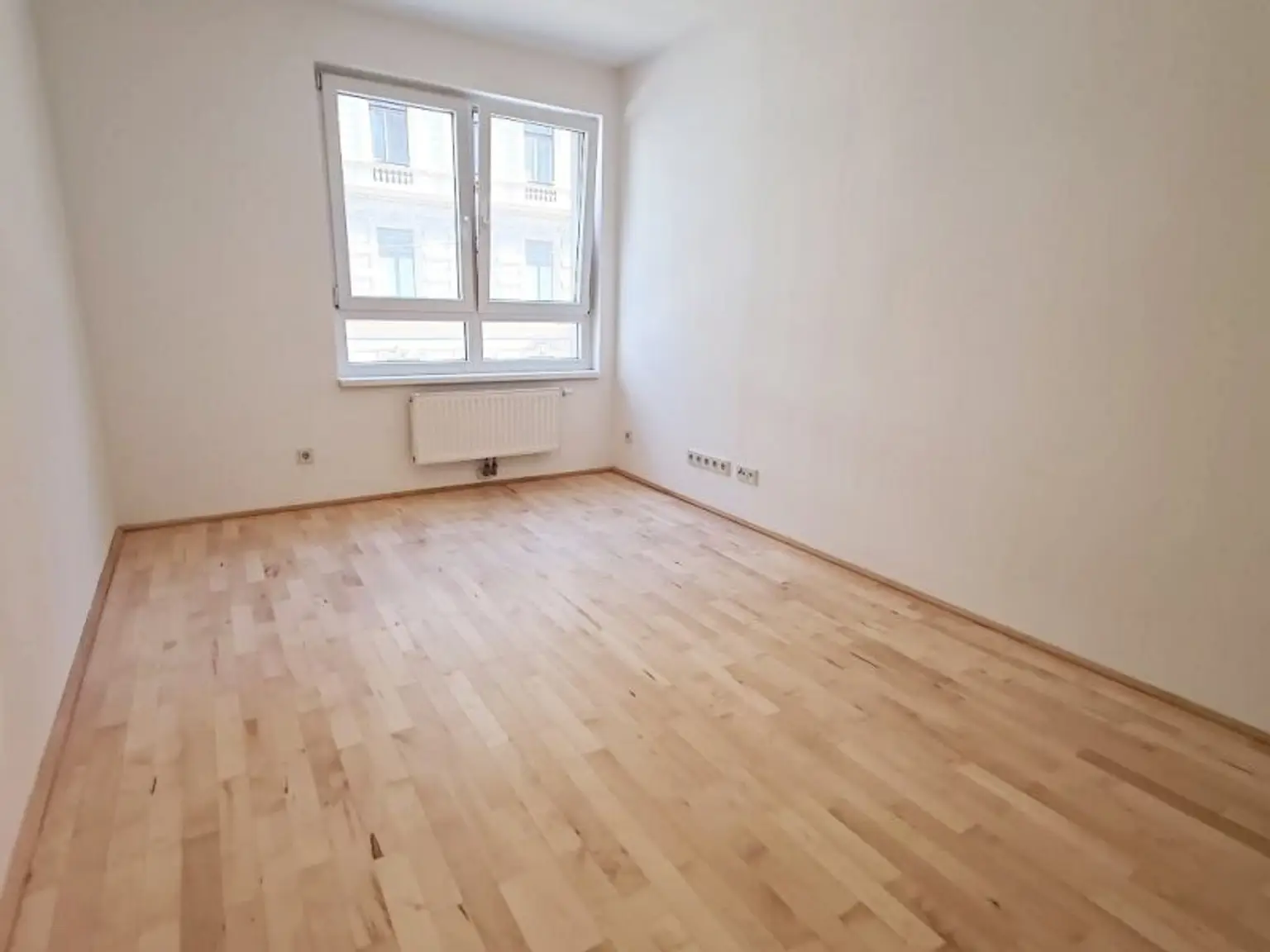 HÖRLGASSE BEIM SCHLICKPLATZ, gepflegte 45 m2 Neubau, 2 Zimmer, Komplettküche, Duschbad, Parketten, 2. Liftstock