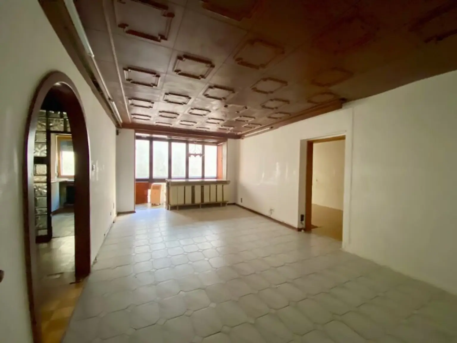 4 ZIMMER-Wohnung zu SANIEREN mit HOFSEITIGER LOGGIA