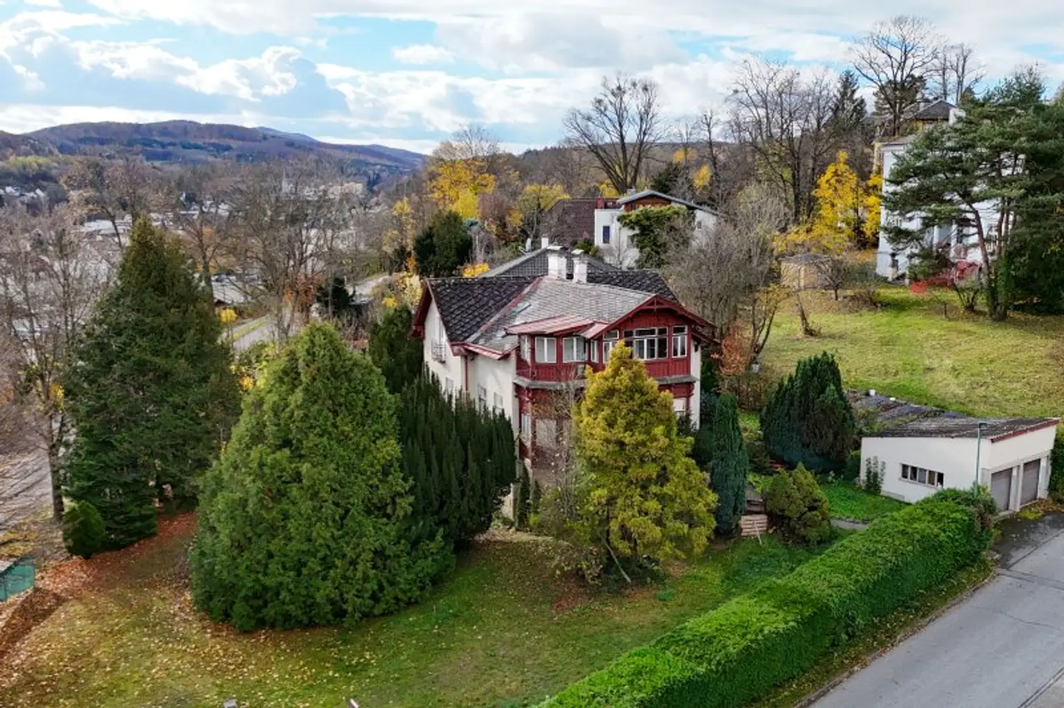 Einzigartige Wienerwaldvilla in Tullnerbach-Lawies - großzügiges Grundstück in absoluter Toplage