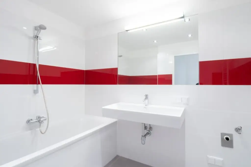 ZUM VERKAUFEN! Attraktive Kapitalanlage: Vermietete charmante Kleinwohnung mit großzügigem Balkon und Tiefgaragenstellplatz! Nähe U6 Spitz!
