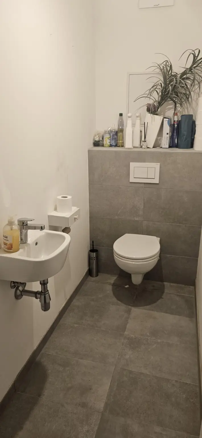 separates WC