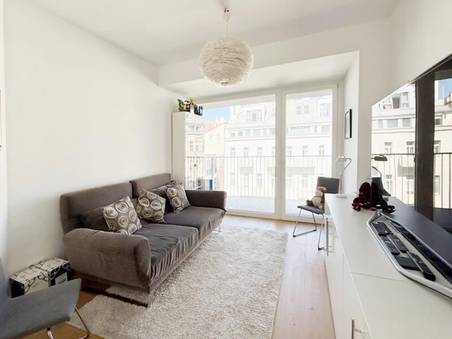 Helle 4-Zimmer-Wohnung, Balkon, 2,75 m Deckenhöhe, Stellplatz optional