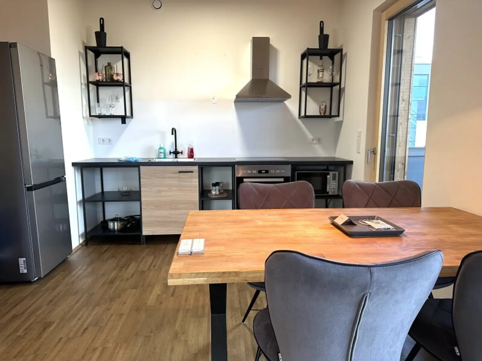 Wunderschöne & vollmöblierte 2-Zimmerwohnung in absoluter Ruhelage mit schönem Ausblick von großer Terrasse - en suite Badezimmer inklusive